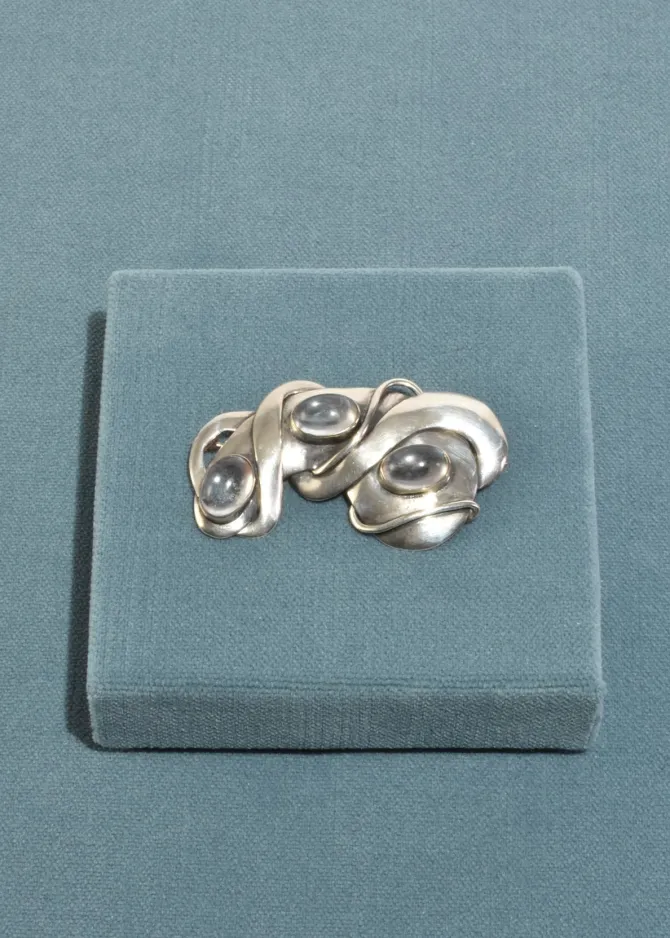 abstract-crystal-brooch-MMctGYlR-2.webp Abstract Crystal Brooch