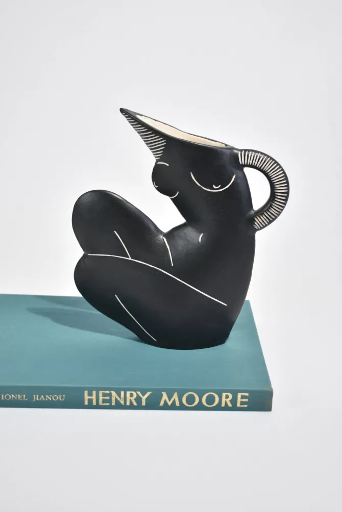 aphrodite-nude-form-in-black-zYNPDuli-1.webp Aphrodite Nude Form in Black