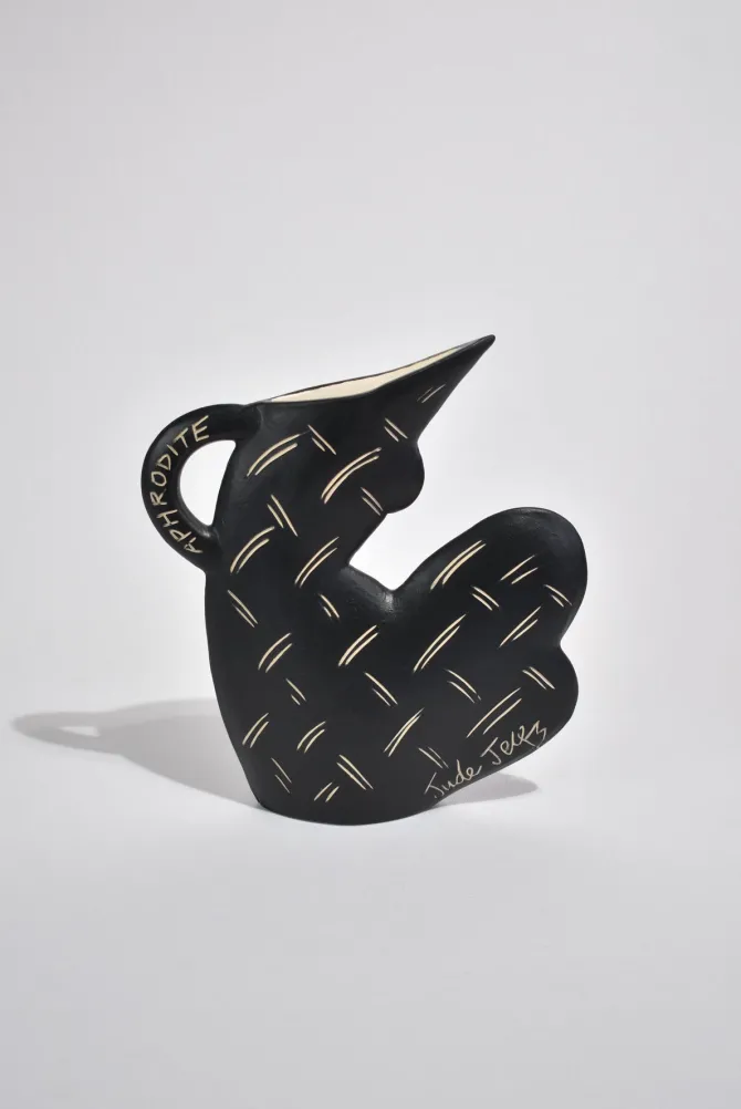 aphrodite-nude-form-in-black-zYNPDuli-2.webp Aphrodite Nude Form in Black