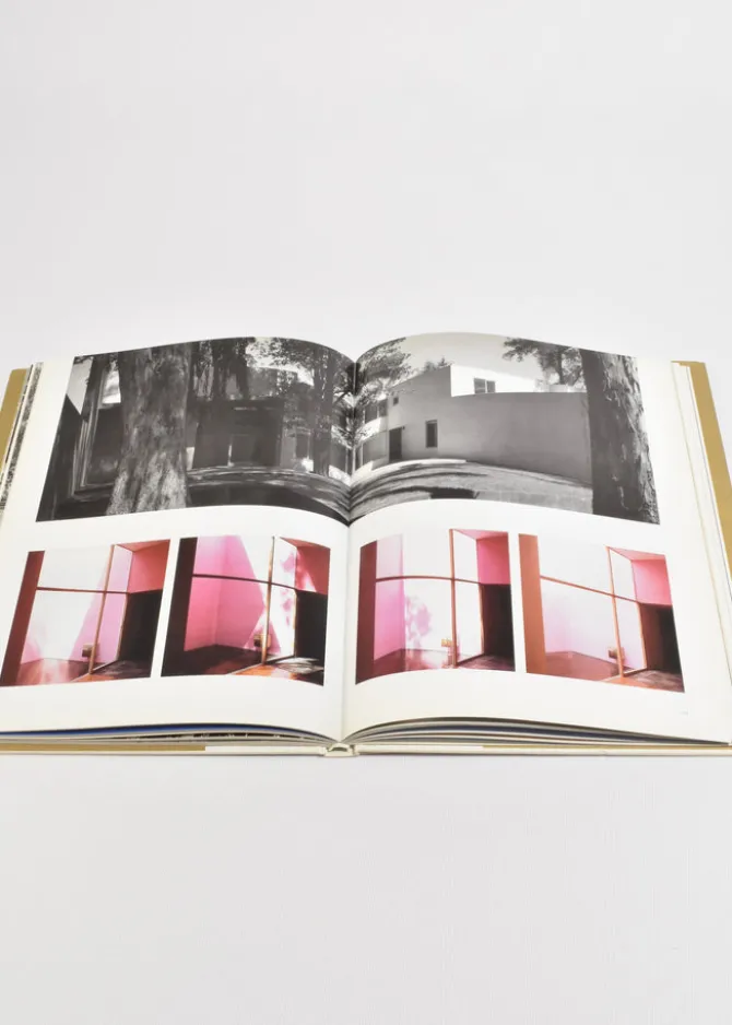 barragan-the-complete-works-oNNexaZm-2.webp Barragan: The Complete Works