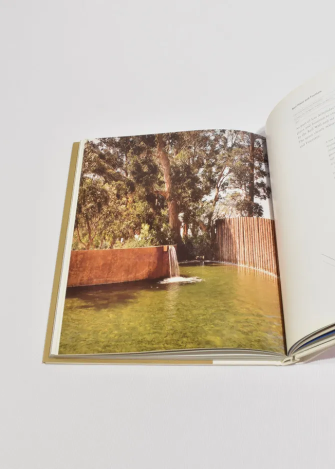 barragan-the-complete-works-oNNexaZm-3.webp Barragan: The Complete Works