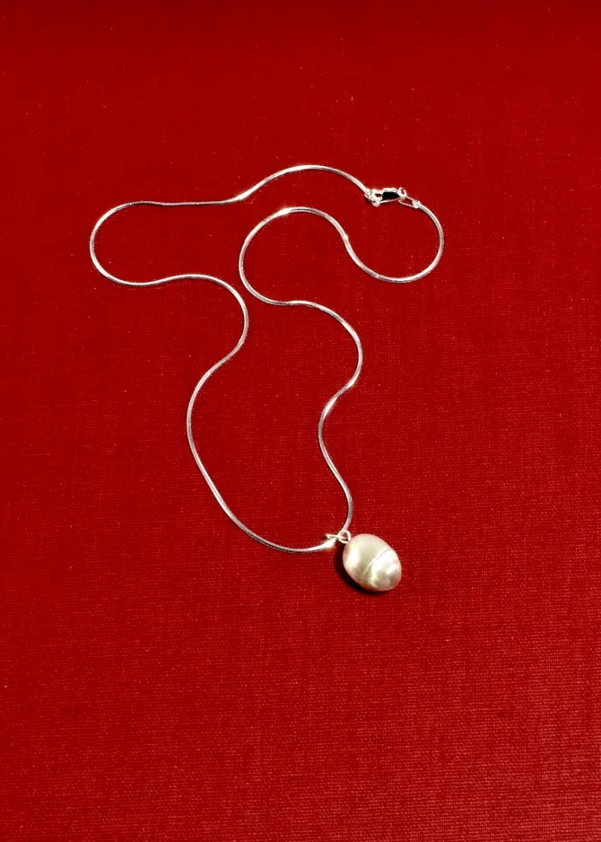 egg-pendant-necklace-gxglfXxi-5.webp Egg Pendant Necklace