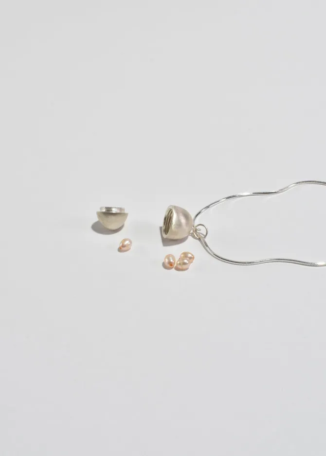 egg-pendant-necklace-gxglfXxi-8.webp Egg Pendant Necklace