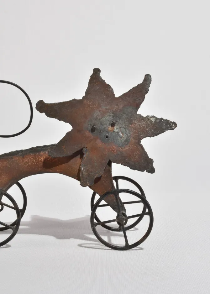 folk-art-lion-sculpture-sIVUNiCC-3.webp Folk Art Lion Sculpture