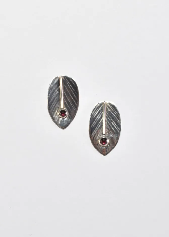garnet-leaf-earrings-aQvulAXr-0.webp Garnet Leaf Earrings
