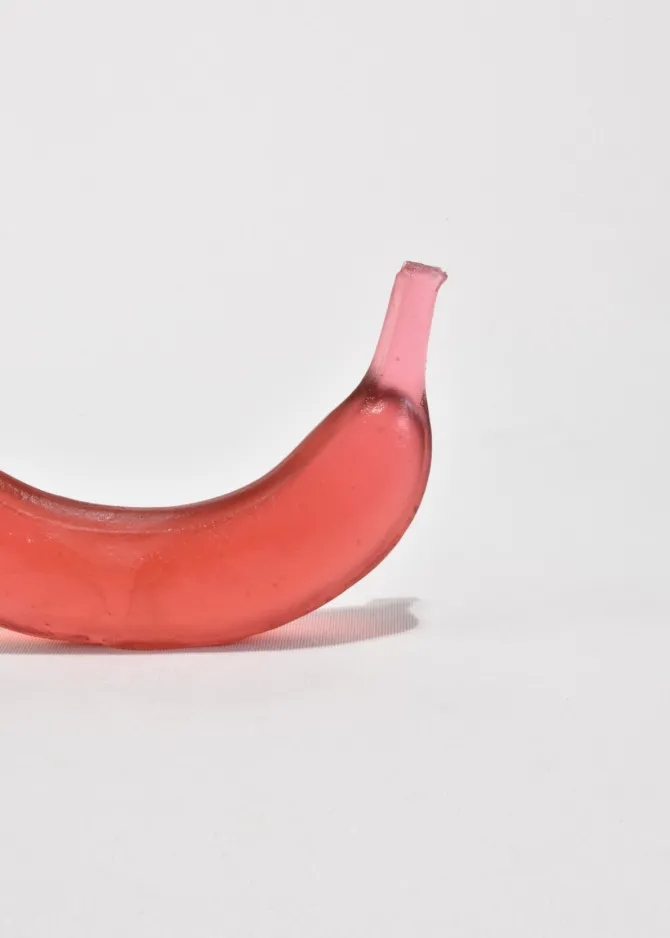 glass-banana-in-ruby-qYvpdMTd-3.webp Glass Banana in Ruby