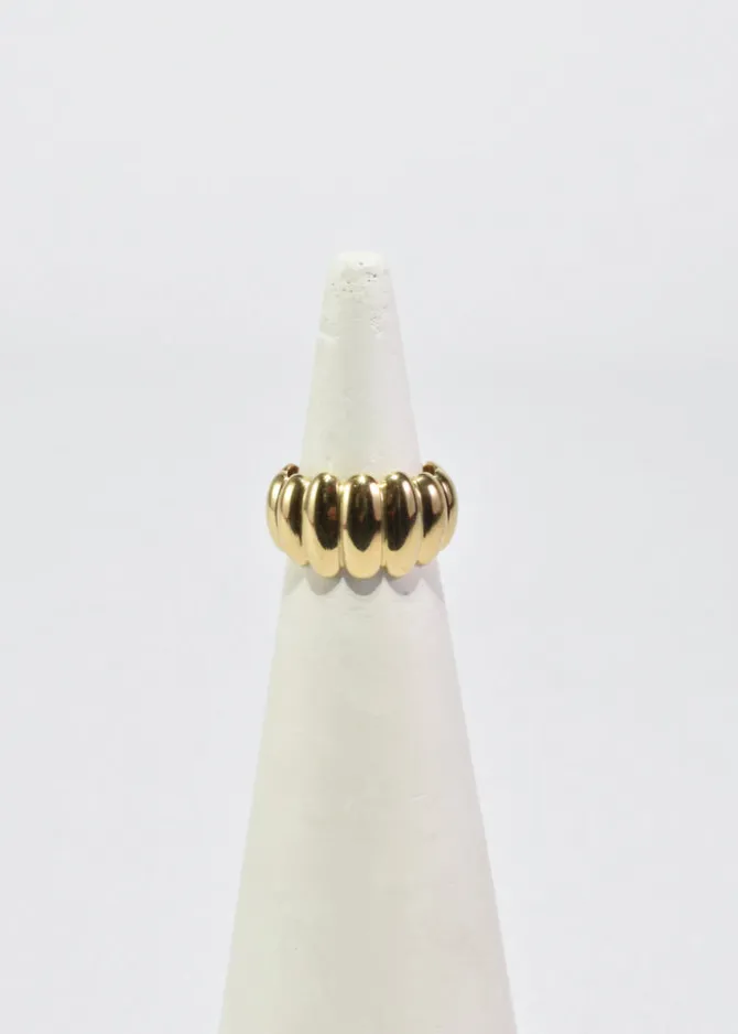 gold-flora-ring-MBGyijWI-2.webp Gold Flora Ring