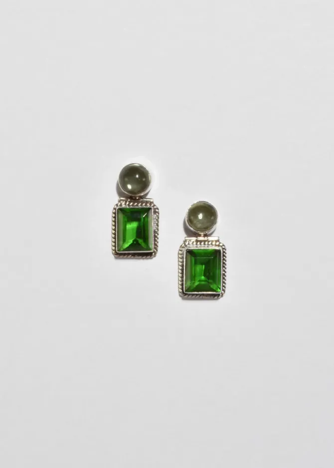 green-crystal-earrings-kYqplKnK-0.webp Green Crystal Earrings