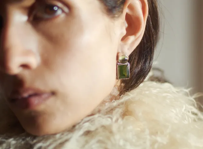 green-crystal-earrings-kYqplKnK-3.webp Green Crystal Earrings