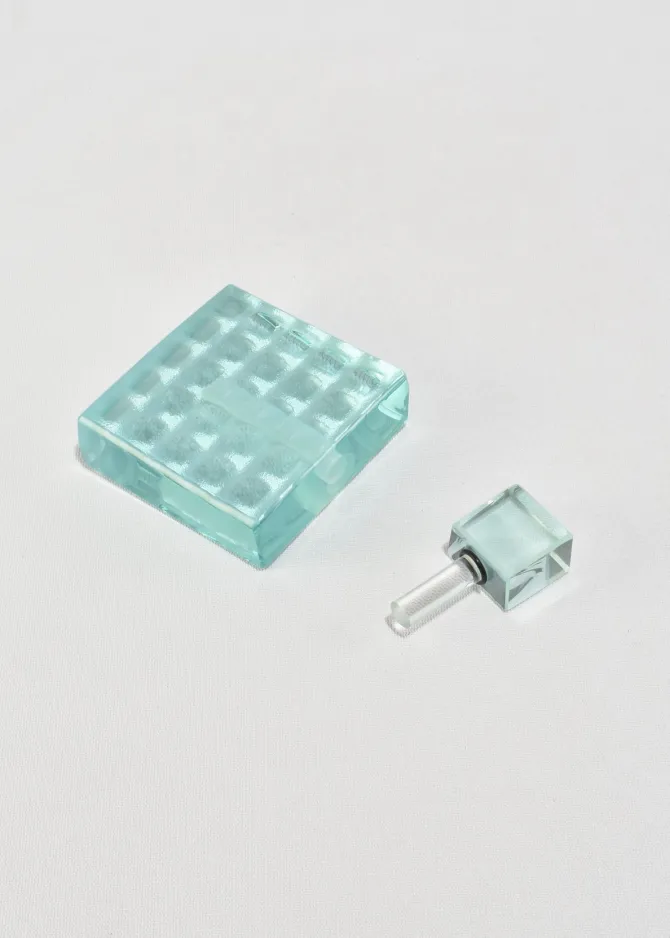 grid-perfume-bottle-YGVptlTY-3.webp Grid Perfume Bottle