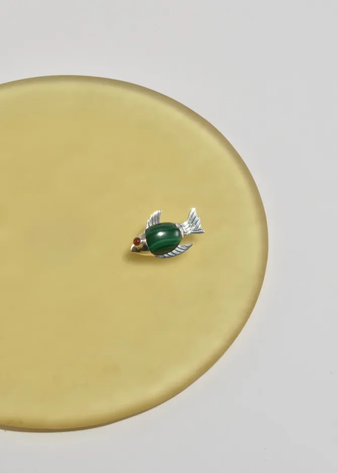malachite-carnelian-fish-brooc-xiWJbHCD-1.webp Malachite Carnelian Fish Brooch