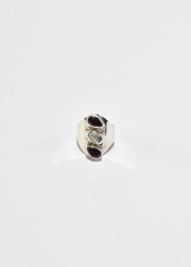 moonstone-garnet-ring-bvcvLaFl-1.webp Moonstone Garnet Ring