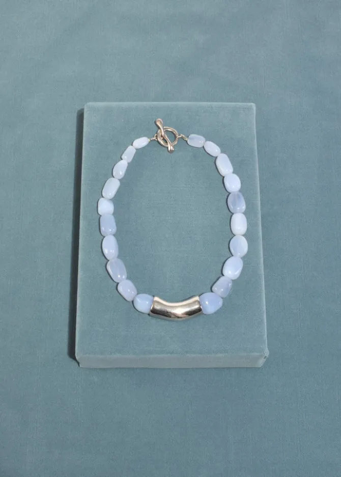 organic-chalcedony-necklace-vLMYoqZi-1.webp Organic Chalcedony Necklace