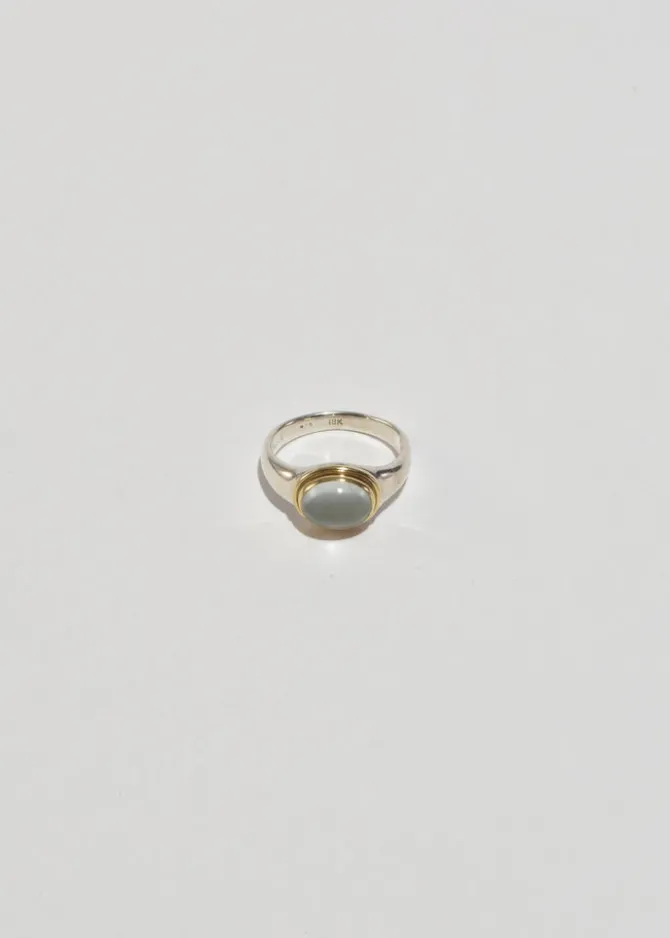 oval-moonstone-ring-FEWILtmR-1.webp Oval Moonstone Ring