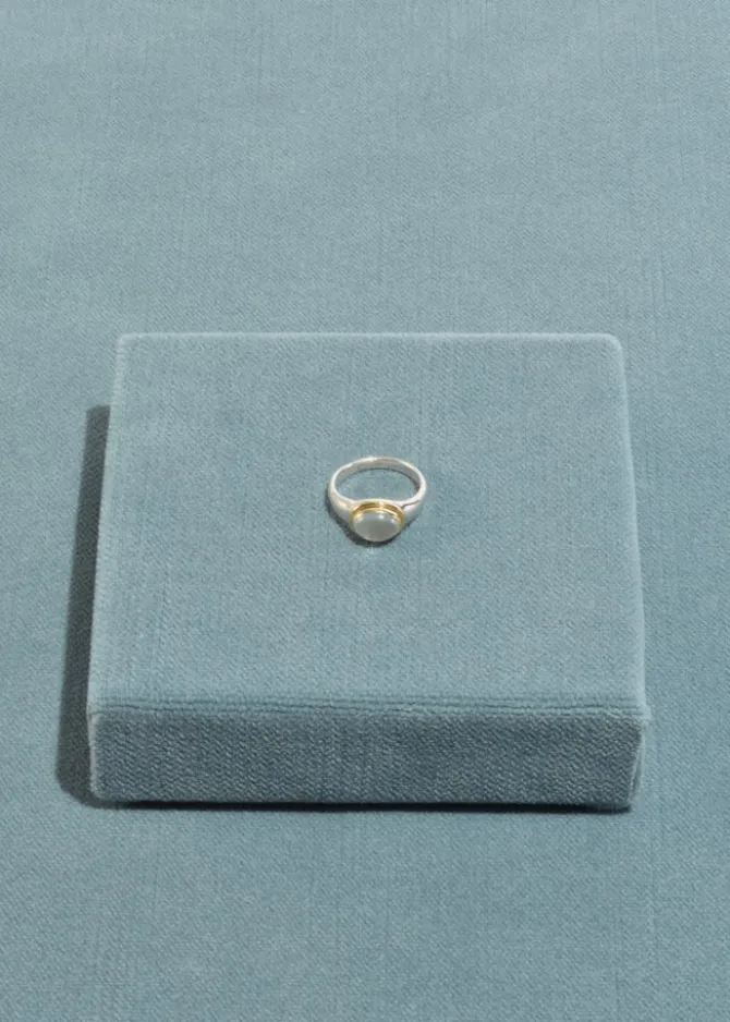 oval-moonstone-ring-FEWILtmR-4.webp Oval Moonstone Ring