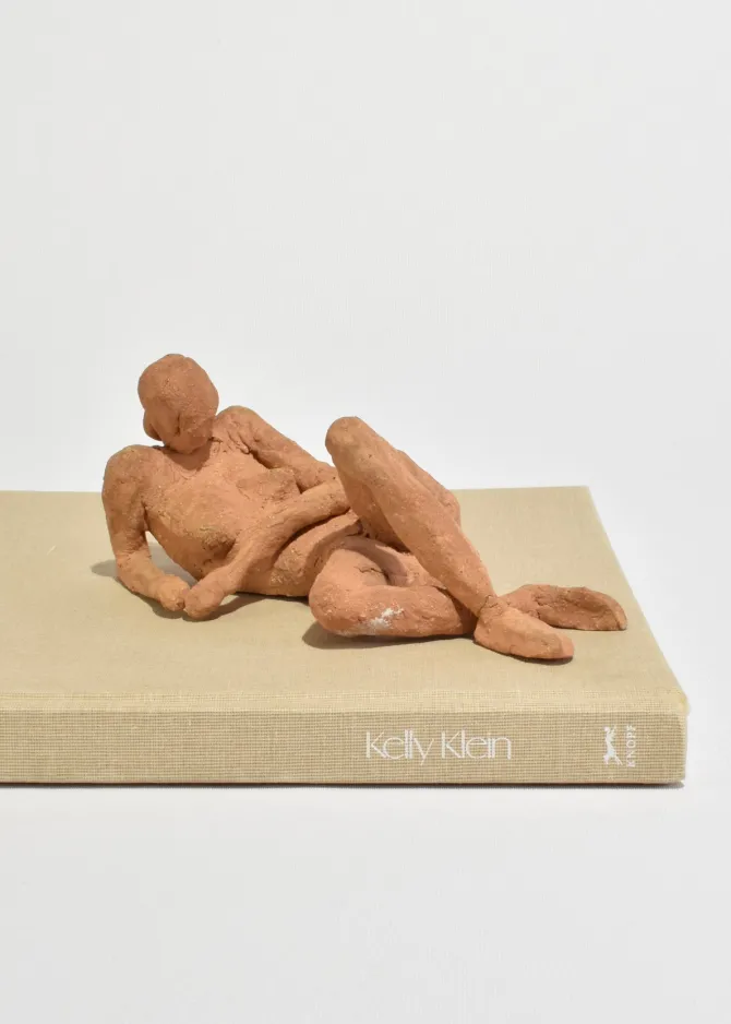 reclining-terracotta-sculpture-SBGvsyec-1.webp Reclining Terracotta Sculpture