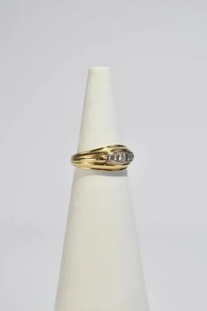 Ribbed Diamond Ring