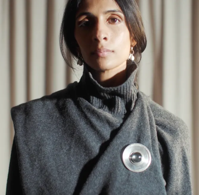 round-crystal-brooch-wnPGGuOC-3.webp Round Crystal Brooch