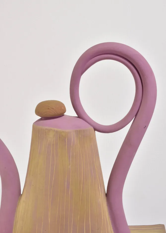 sculptural-ceramic-teapot-SDaREXiJ-4.webp Sculptural Ceramic Teapot