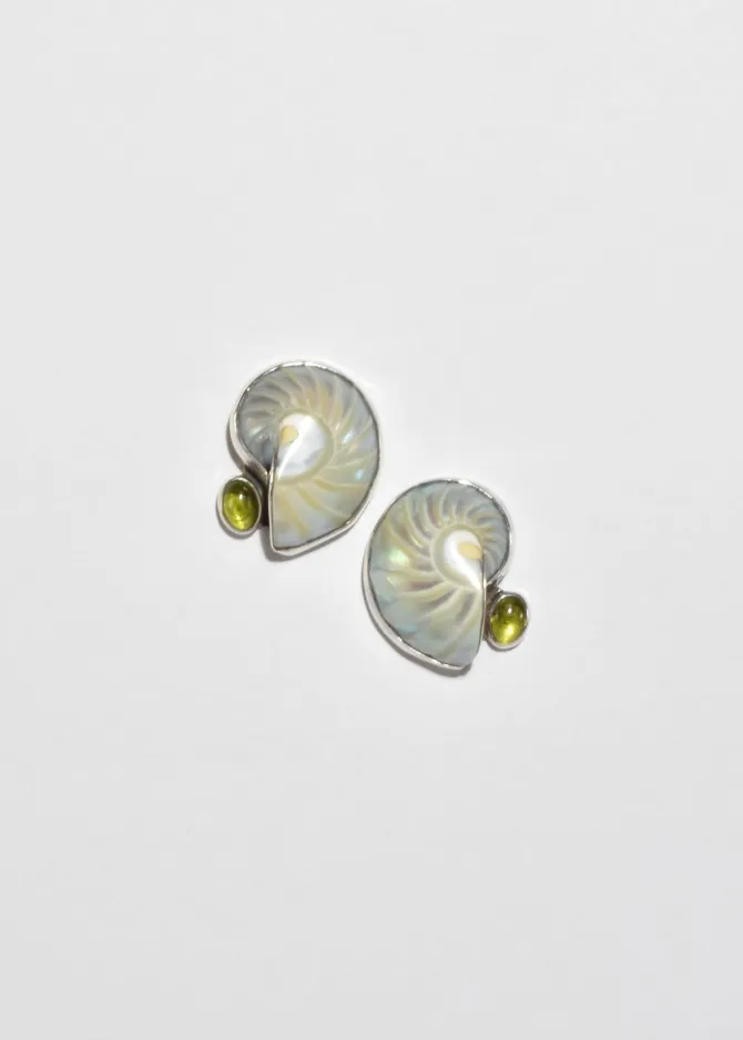 shell-peridot-earrings-opkRElQQ-0.webp Shell Peridot Earrings