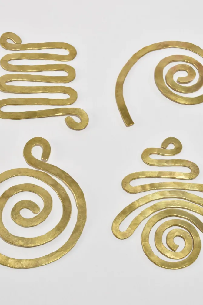 spiral-brass-ornament-sSCLccjK-3.webp Spiral Brass Ornament