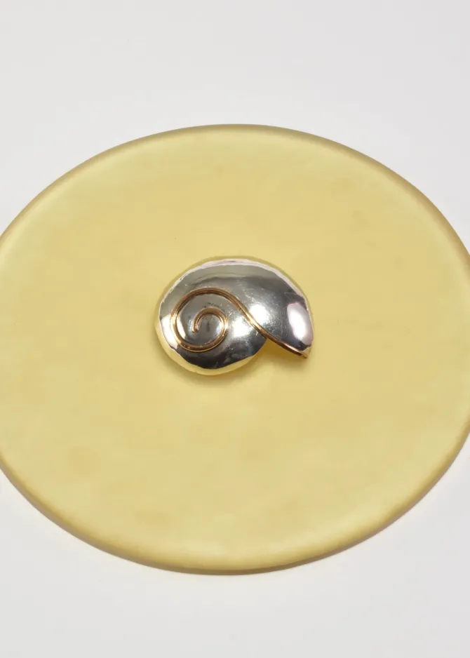 two-tone-shell-brooch-NxrMiRBL-1.webp Two-Tone Shell Brooch