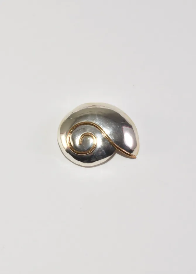 two-tone-shell-brooch-NxrMiRBL-3.webp Two-Tone Shell Brooch