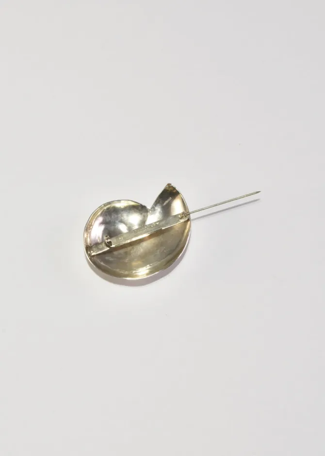 two-tone-shell-brooch-NxrMiRBL-4.webp Two-Tone Shell Brooch