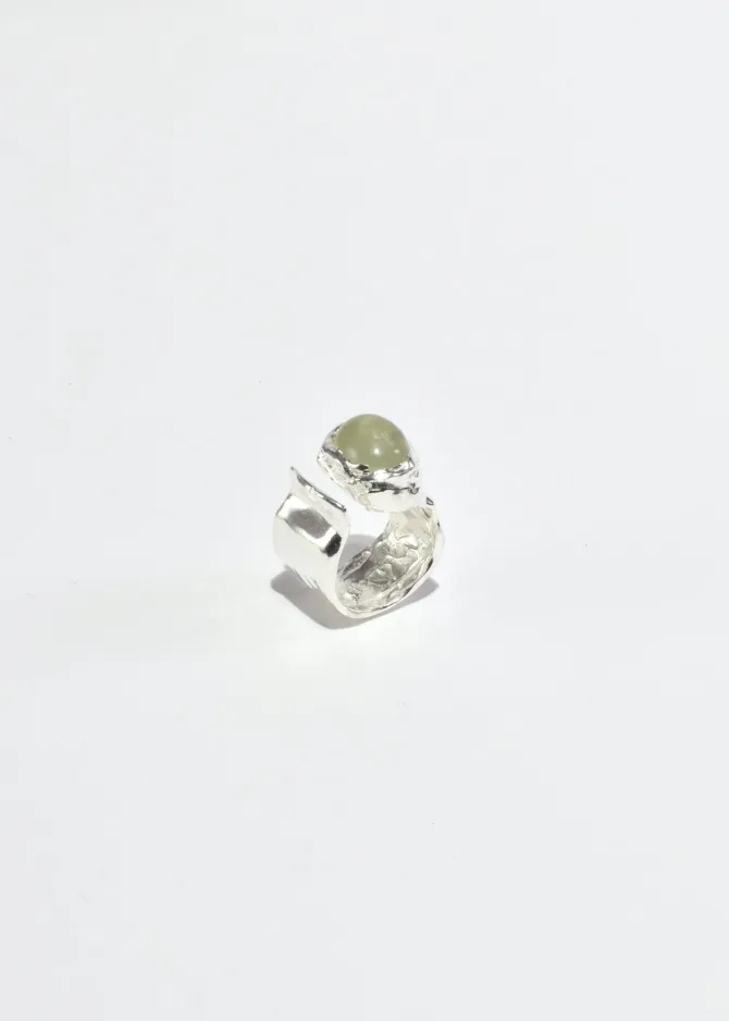 uva-ring-ZdRrJILw-2.webp Uva Ring